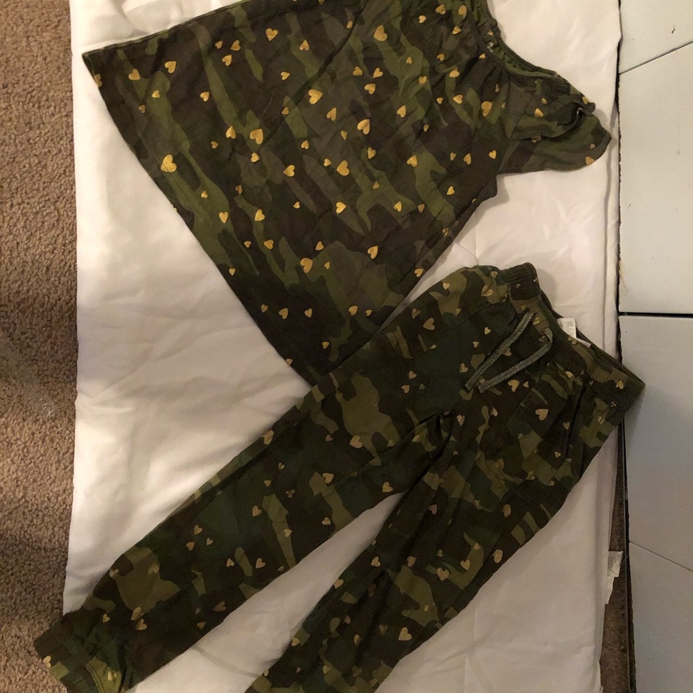 Carter’s outfit for girl